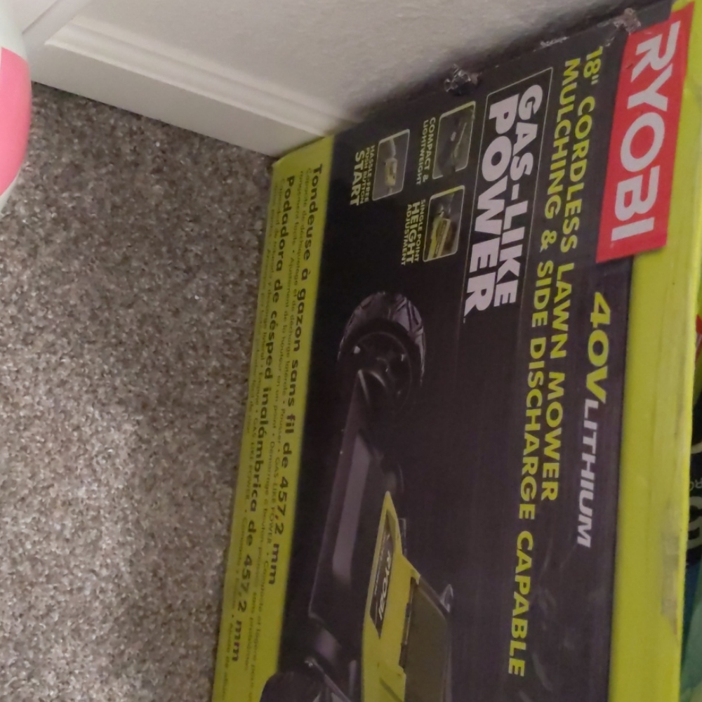 Electric lawnmower